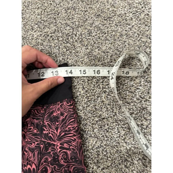 Lululemon Speed Up Short *2.5" Infinity Speed Up Short Glossy Black Size 4 EUC - Picture 4 of 5